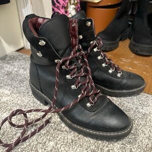 Lace up combat boots black maroon laces size 8.5